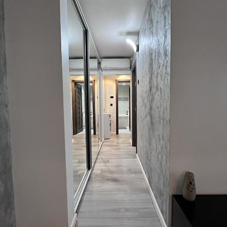 Elegant & Silver Luxury Apartament Craiova Esterno foto